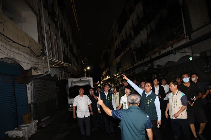 台南市長黃偉哲抵台後前往災區會勘。(圖/翻攝畫面)
