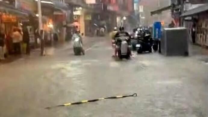 新北短延時強降雨　淡水老街積淹水已退