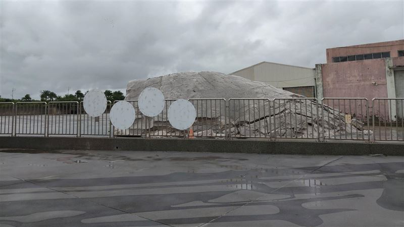 鹽山溶解了。(圖/路上觀察學院)