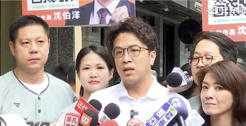 民進黨台北市長參選人沈伯洋今(23)日上午赴濱江市場掃街前受訪。(圖/翻攝畫面)