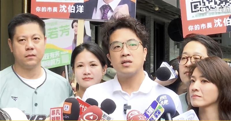 民進黨台北市長參選人沈伯洋今(23)日上午赴濱江市場掃街前受訪。(圖/翻攝畫面)