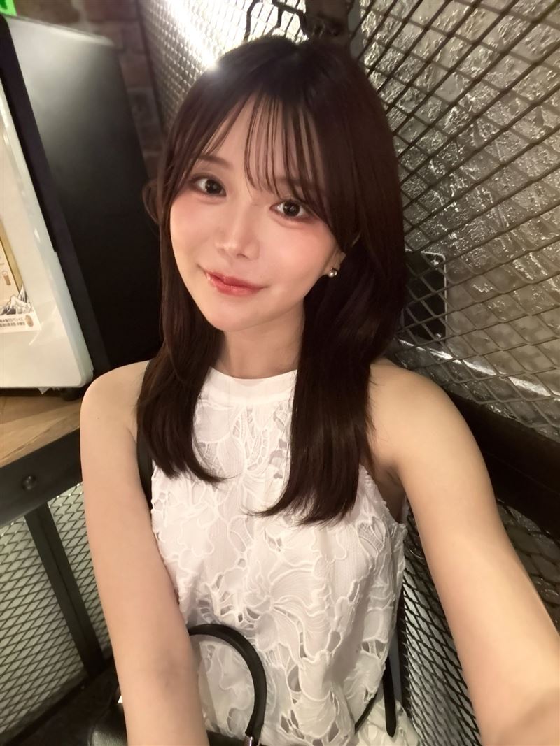 日本前地方電視台主播「和香夏樹」近年轉戰成人影視圈。(圖/翻攝自X平台 @waka_natsuki_ys)