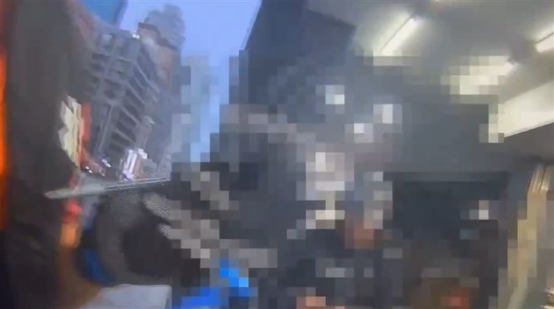 台北市中正區忠孝東路一段昨(22日)發生一起糾紛事件,兩名張姓男子因抽菸檢舉問題爆發糾紛。(圖/翻攝畫面)