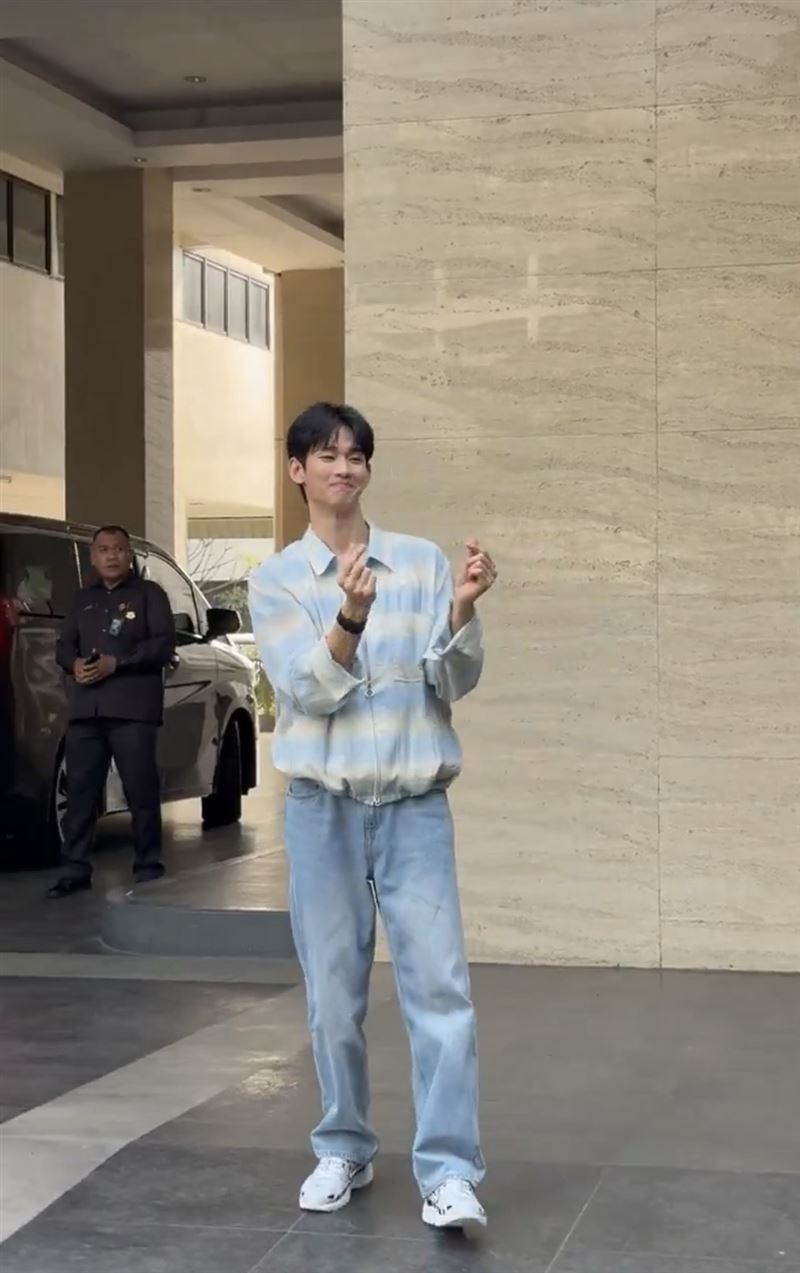 金秀賢現身印尼雅加達,受邀擔任當地電視台RCTI創台37周年特別節目嘉賓。(圖/翻攝自X平台)