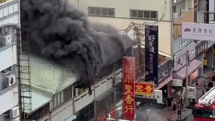 中元節前夕燒光光!台中金紙店起火燒3戶