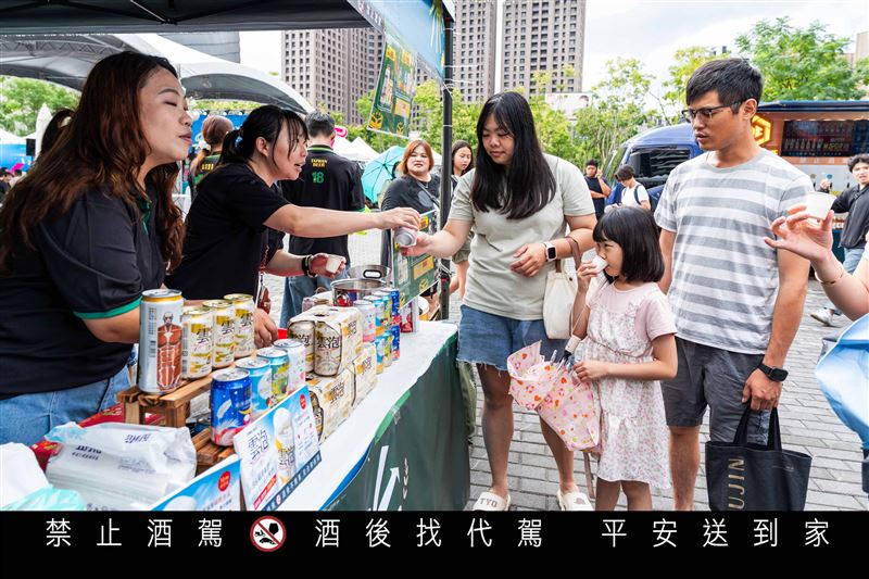 桃園冷飲節遇大雨　經發局宣布免收攤位費