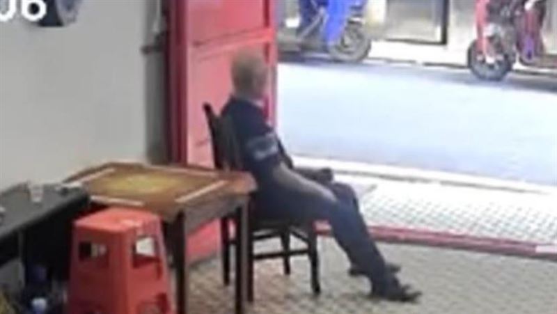 老翁在棋牌館內暈倒後送醫不治,老闆娘因攙扶老翁遭家屬求償。(圖/翻攝自微博)