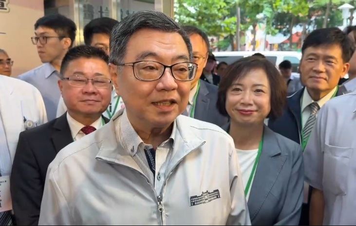 卓榮泰下午赴台中出席「健保復健病房試辦計畫觀摩記者會」受訪。(圖/翻攝畫面)