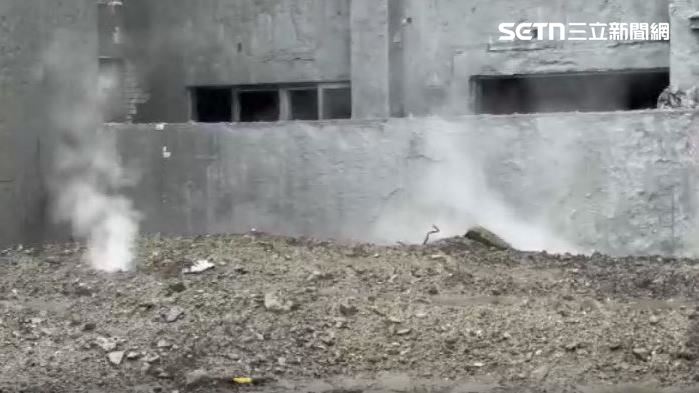 廢棄物爆炸案第二天,事發地點還在冒煙