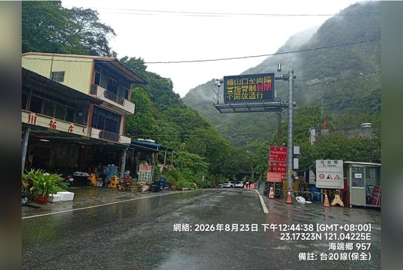 受低壓帶及偏強西南風影響,南橫向陽至初來路段今晚不排除視雨勢實施預警性封路,提醒用路人留意最新路況。(圖/公路局提供)