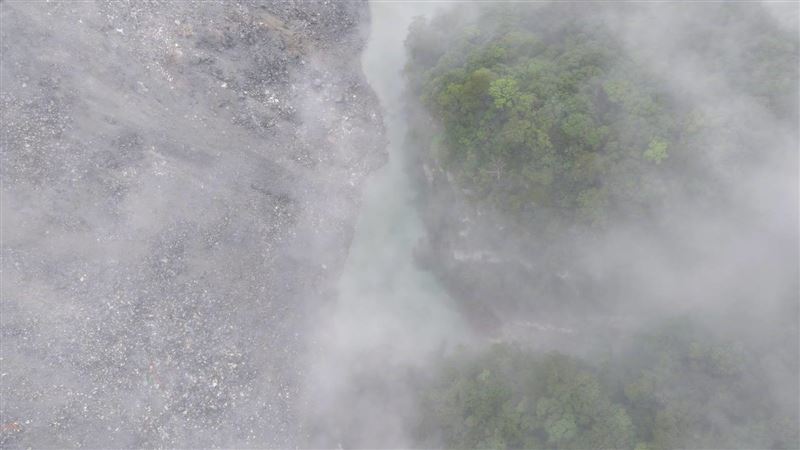 受到低壓帶及西南風影響,林業及自然保育署花蓮分署,已針對花蓮萬里溪下游發布黃色警戒。(圖/翻攝畫面)