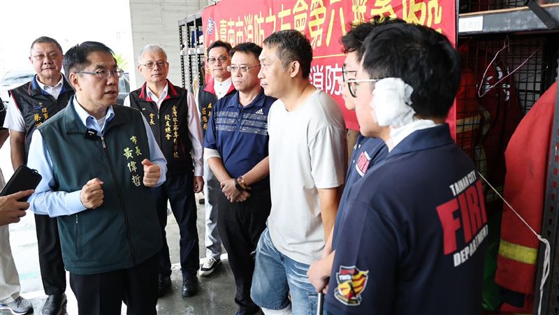 台南爆炸案　黃偉哲探視救災受傷消防員