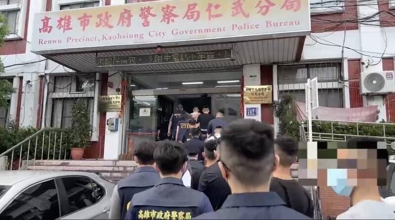 警方以車追人,將陳男等15名涉案人員全數查緝到案。(圖/翻攝畫面)