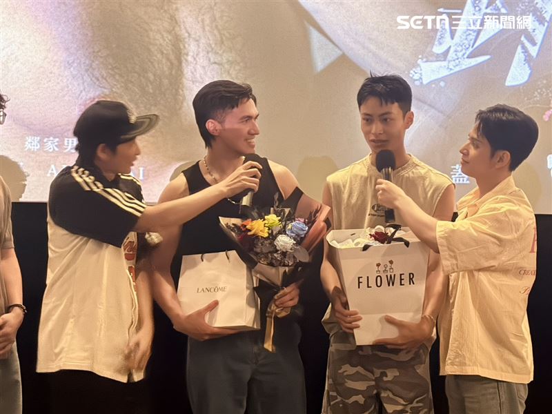該片邀請網紅JY(右二)、組合肉(左二)主演,並分享過程心情。(圖/記者簡浩正攝影)