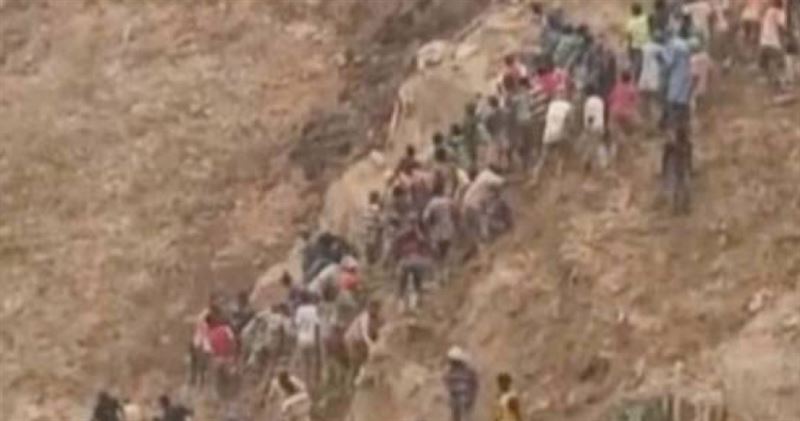 中非共和國贊博耶金礦發生大規模坍塌,造成超過100人死亡,多人受傷及失聯。(圖/翻攝自美聯社)