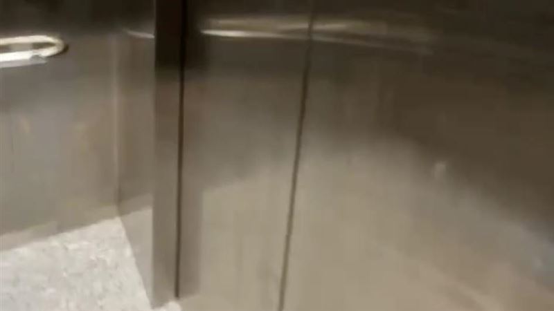 南港機廠社宅又出事!2住戶慘困5F電梯