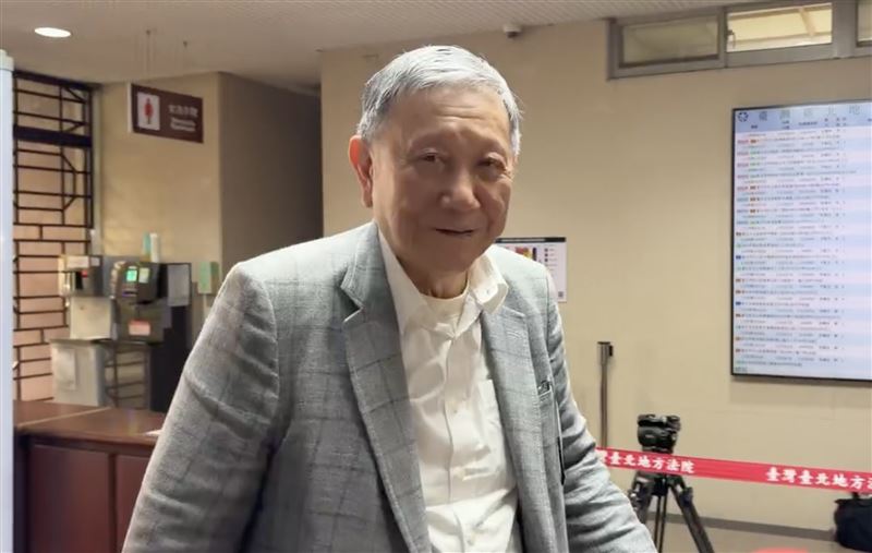 沈慶京為京華城土地賣地弊案,現身台北地方法院,看來精神、心情都相當不錯。(圖/翻攝畫面)