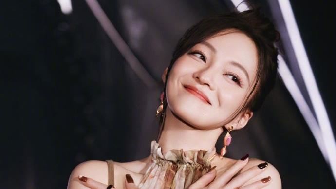 張韶涵唱到一半痛苦摀臉!深夜發文報平安