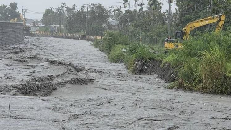 花蓮豪雨釀災！街水淹30公分老翁困家中