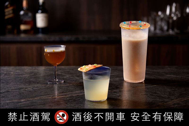 2026 MONIN CUP臺灣區前三強以不同風味語言重新詮釋經典調酒,左到右依序為潘芯昀〈Between the Islands〉、吳寧恩〈Misread Mary〉及林子婷〈The Scent of Dawn〉。(圖/品牌業者提供)