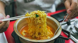 吃泡麵好罪惡？營養師「4吃法」減輕負擔