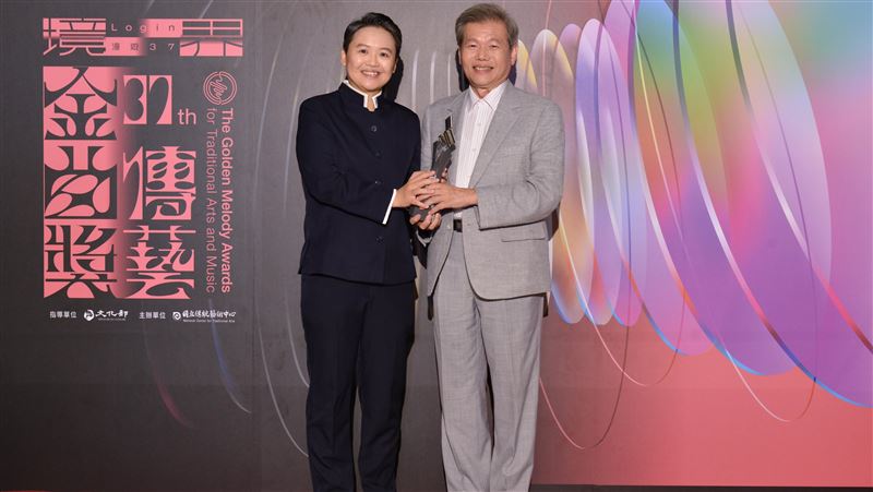 他從6歲演到88歲 榮興劇團抱回3大獎