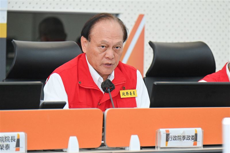行政院長卓榮泰今（24）日視導0822豪雨中央災害應變中心作業情形，圖為政委季連成。（圖／行政院提供）