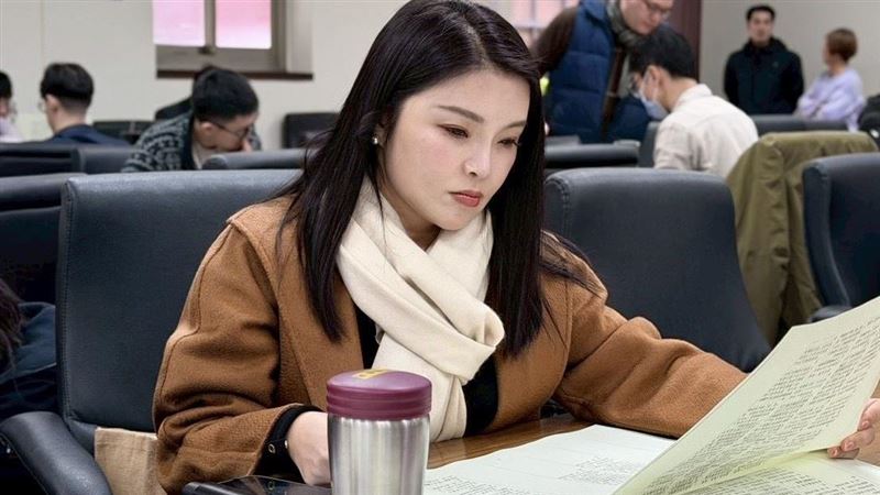 張嘉郡拋磚引玉　捐月薪採購弱勢團體禮盒