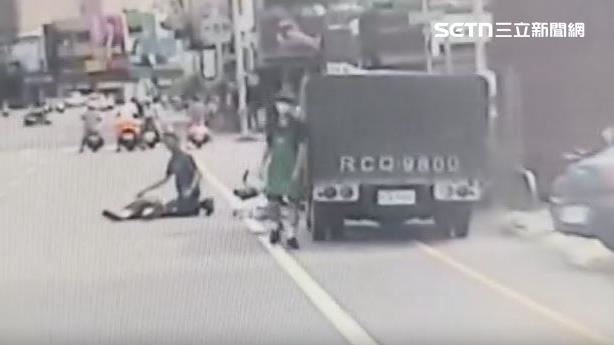 男子出院騎單車回家途中被車門撞