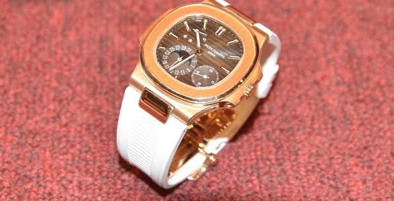 達翡麗Patek Philippe Nautilus(金鷹系列) 18K玫瑰金複雜功能男錶以260萬元拍定