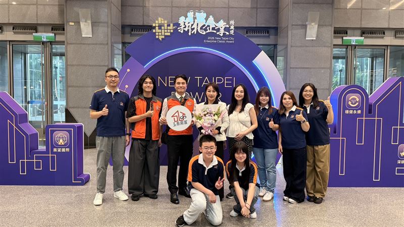 「怎麼會做到公司快倒閉,健康也沒了?」陳素君問了老公一句話,成了她人生的重大轉捩點。(圖/五泰房屋提供)