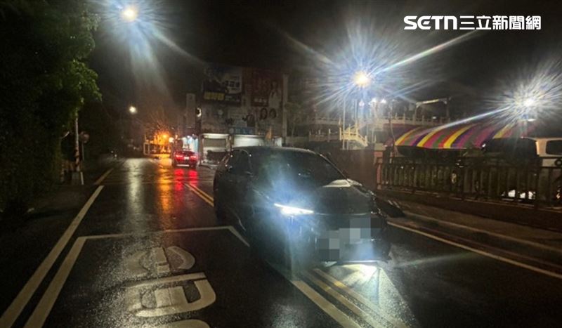 事發當時，郭婦剛結束深夜辛苦的拾荒工作，騎乘微型電動二輪車沿文發路正要返回住處，沒想到就在家門前遭逢車禍斷氣。(圖／翻攝畫面）