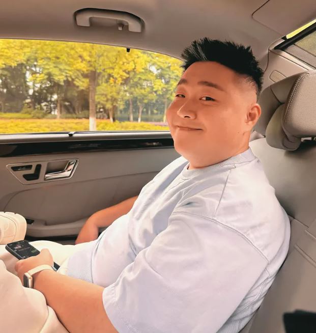 郝劭文妻子林寧瑞過去曾控訴女兒在杭州就讀私校遭同學霸凌,因不滿校方處理方式,夫妻倆最後決定帶女兒回台灣定居。(翻攝自郝劭文臉書)