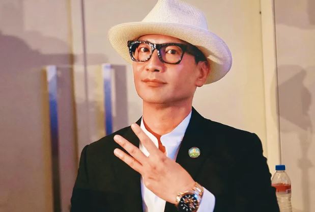 高山峰選擇耐心陪伴孩子接受治療,並透過運動與日常教育,教孩子學會保護自己。(翻攝自高山峰臉書)