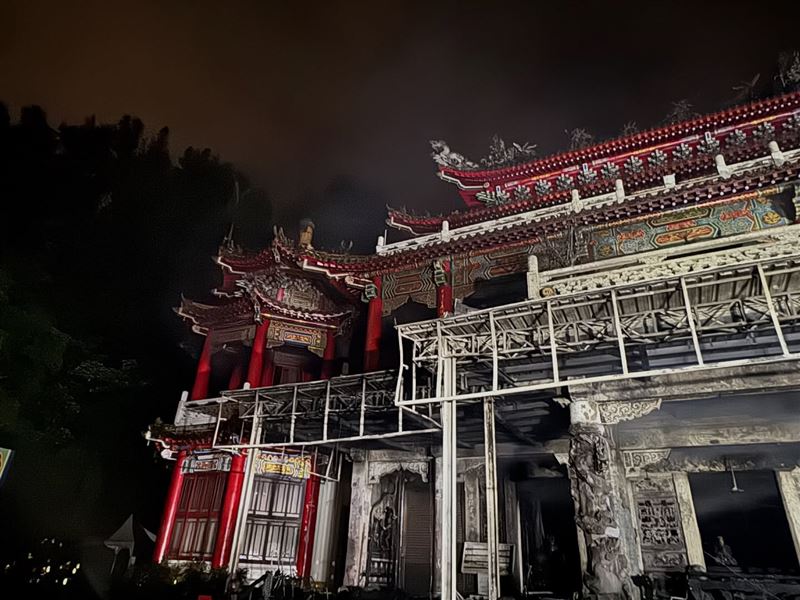 落成至今60年的凌霄寶殿1、2樓遭燒毀。（圖／翻攝自苗博雅臉書）