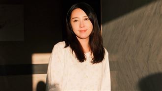 「五熊」蔡頤榛涉嫌於日本奈良藥師寺對國寶「佛足石」潑灑油性液體，8月22日重返日本時遭當地警方逮捕。（圖／翻攝自臉書）