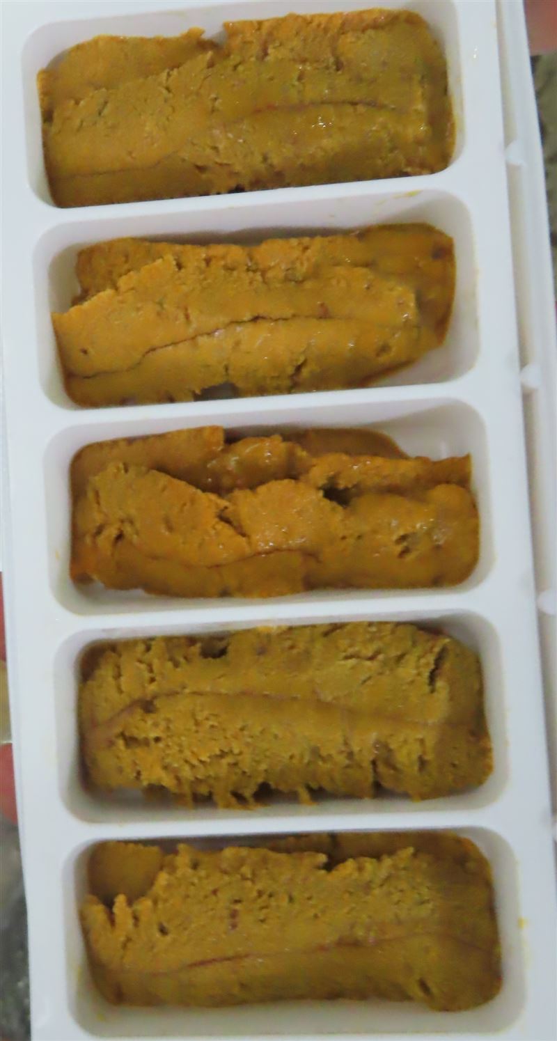 知名業者「爭鮮」自加拿大進口的冷藏海膽卵,被檢出重金屬鎘超標,遭勒令退運或銷毀。(圖/食藥署提供)