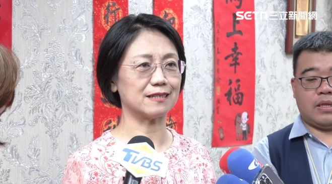 翁曉玲提案凍結總統府3000萬國務機要費,意外重創庇護工場中秋禮盒訂單。(圖/翻攝畫面)