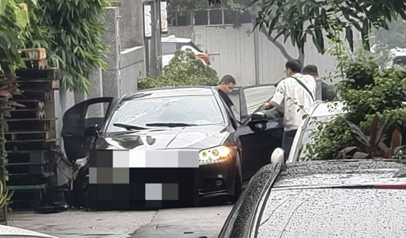 台中警轟16槍擊中毒蟲屁股!民眾讚超給力