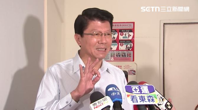 謝龍介要求卓榮泰道歉,「你讓我們的心都淋濕了」(圖/翻攝畫面)