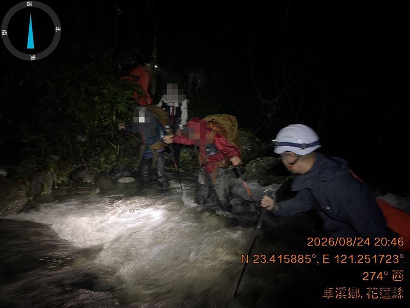 今(25日)空拍機拍到方女的身影,疑似已無生命跡象。(圖/翻攝畫面)