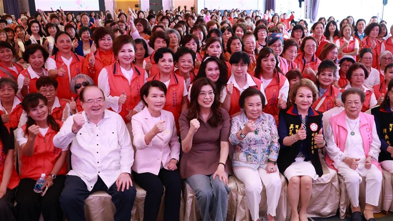 鄭麗文出席新北市婦女會第26屆理監事暨29區婦女會理事長聯合就職典禮(圖/國民黨提供)