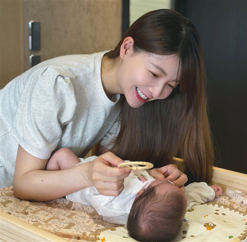 謝京穎生完雙胞胎「老公都不敢信」！產後狀態曝光，笑虧：根本不像媽
