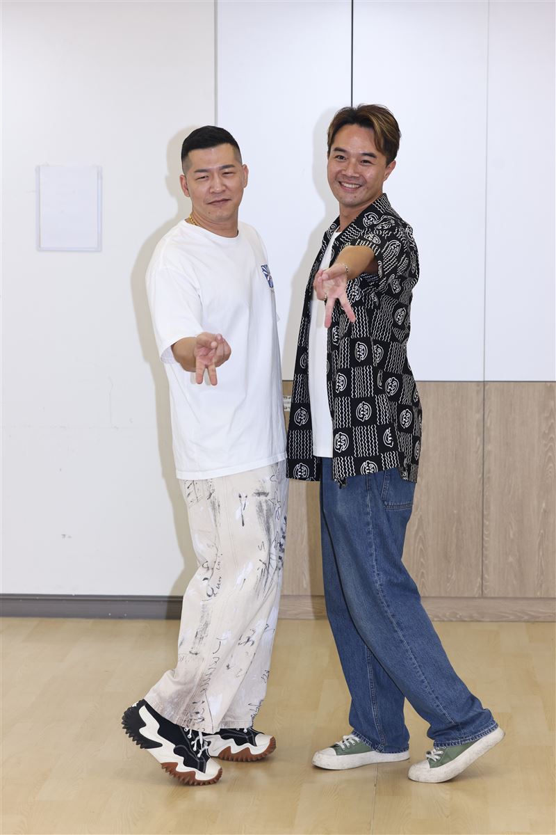 柯大堡與草爺出席公益活動。（圖／記者鄭孟晃攝影）