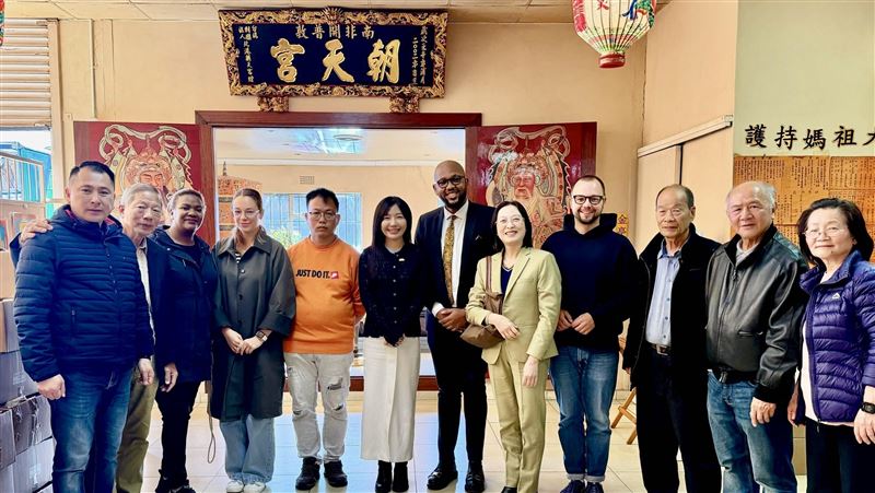 媽祖在非洲!吳沛憶與南非議員參香