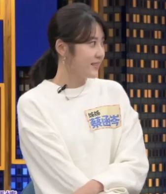 五熊親姊姊蔡函岑外型清秀亮眼。(圖/翻攝自一袋女王YT)