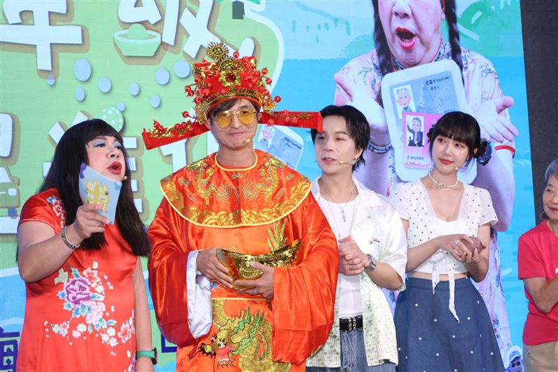 董至成(左起)、王少偉、派翠克跟泱泱出席活動。(圖/記者鄭孟晃攝影)