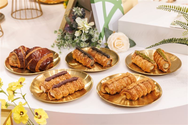本次新品焦點「杜拜金絲丹麥捲」系列,推出「翡翠開心果」、「醇香厚花生」、「濃焙黑芝麻」與「薰衣草藍莓」等4種豐富口味。(圖/品牌業者提供)