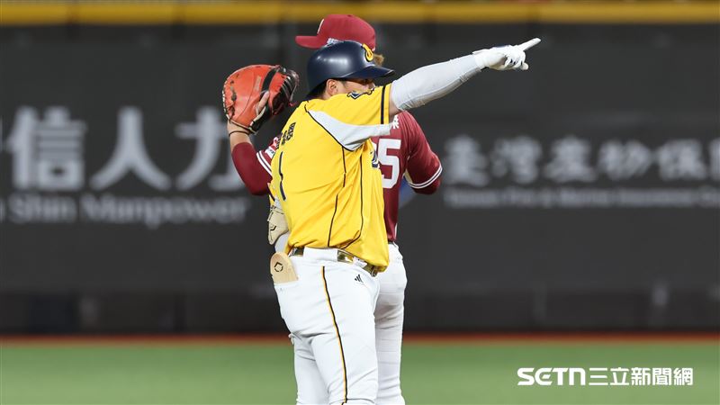 中信兄弟指定打擊曾頌恩敲出二壘安打。(圖/記者劉彥池攝影)