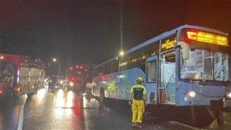 新／基隆1061客運自撞！7人受傷送醫